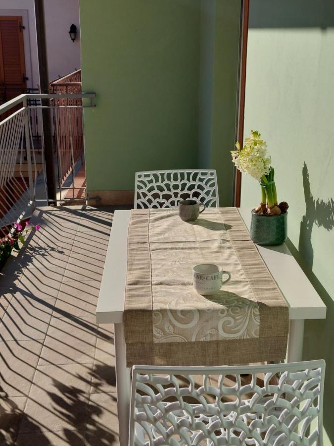 La Bougainville - Luxury Apartment Torbole Sul Garda Esterno foto