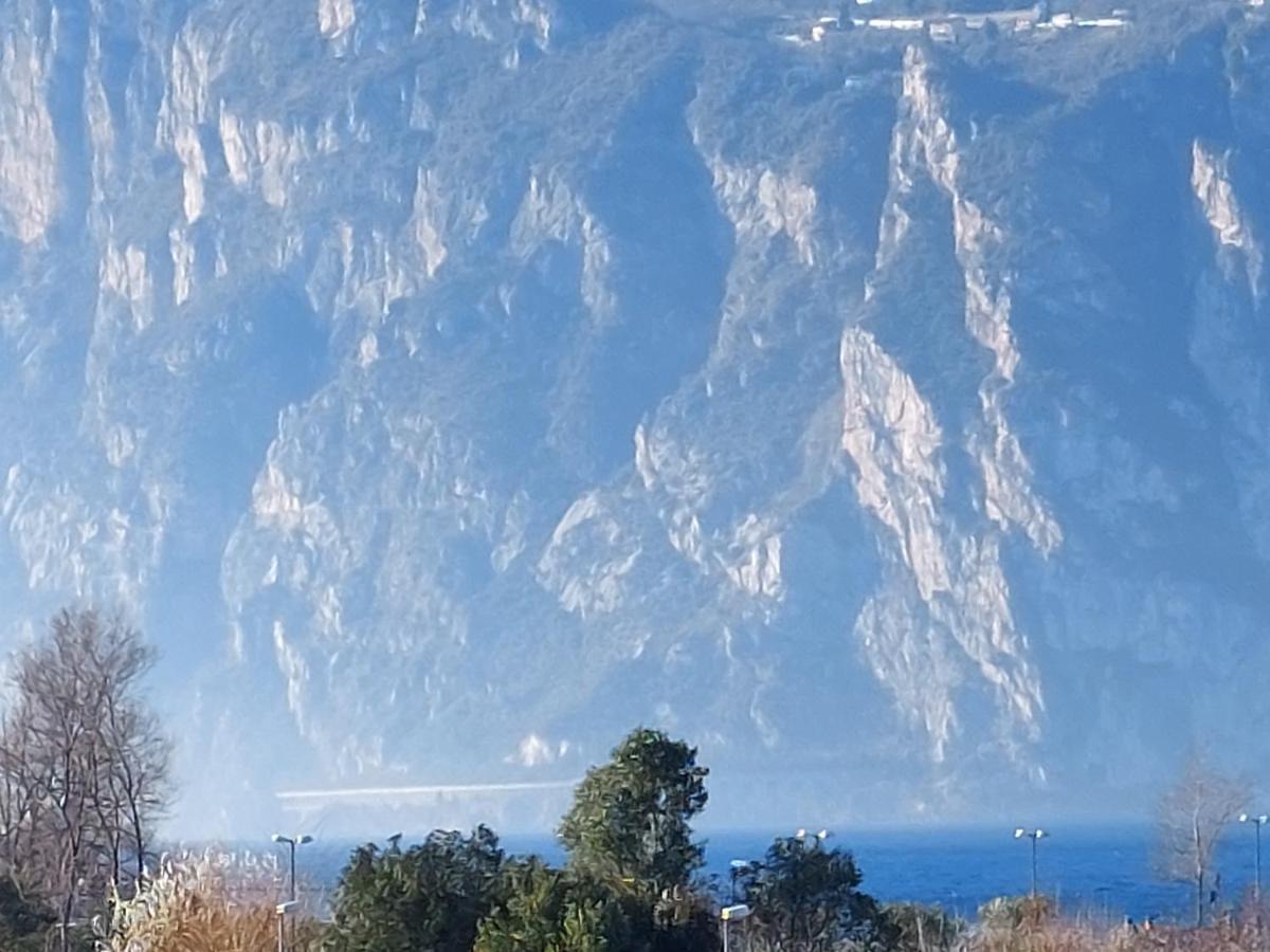 La Bougainville - Luxury Apartment Torbole Sul Garda Esterno foto