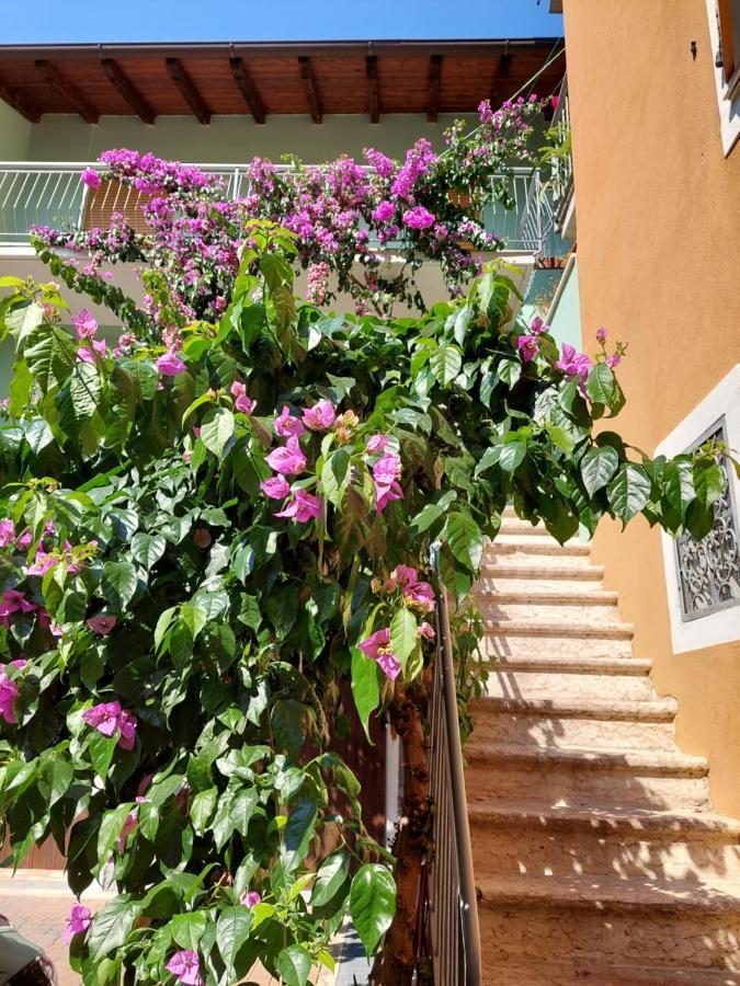 La Bougainville - Luxury Apartment Torbole Sul Garda Esterno foto