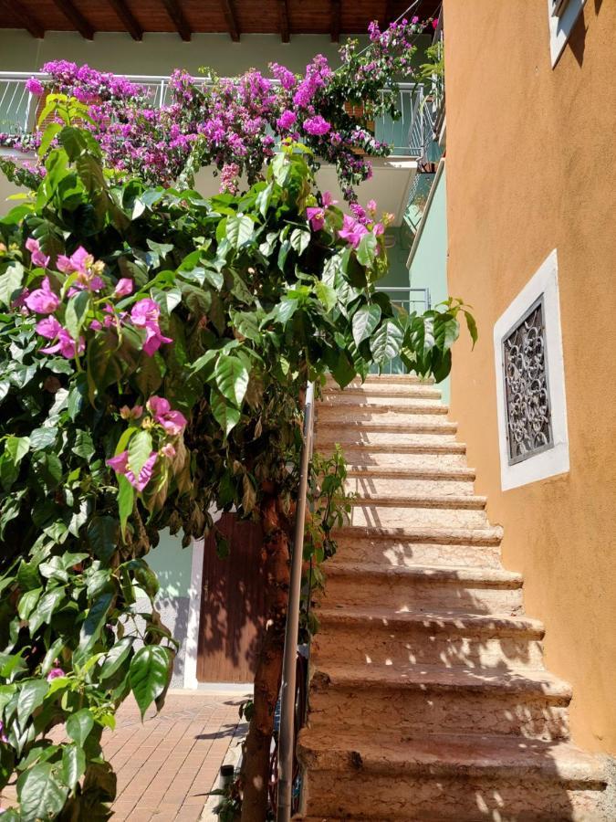 La Bougainville - Luxury Apartment Torbole Sul Garda Esterno foto