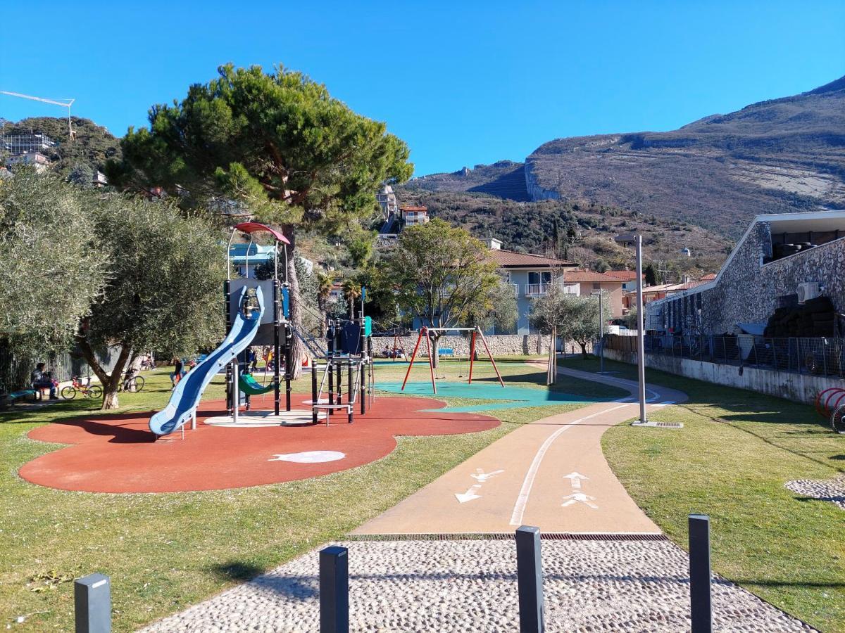 La Bougainville - Luxury Apartment Torbole Sul Garda Esterno foto