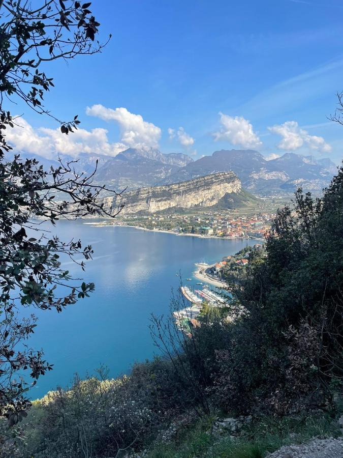 La Bougainville - Luxury Apartment Torbole Sul Garda Esterno foto